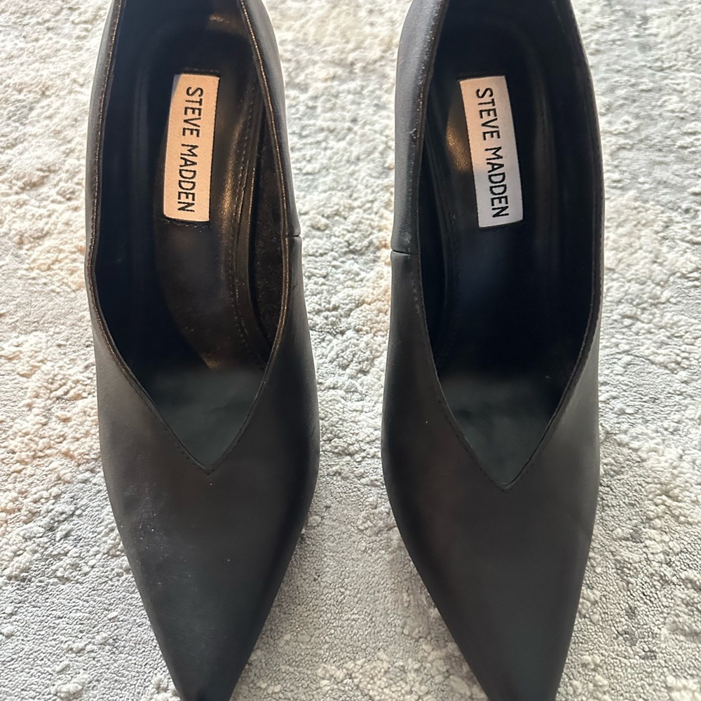 Steve Madden Black Pointed Toe Heels